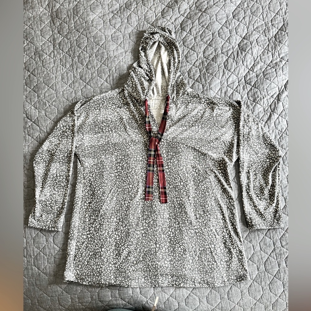NWOT Now N Forever hooded long-sleeve shirt with fun tie detail - size 1x